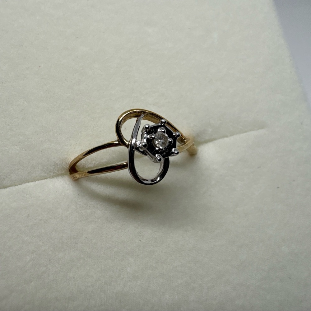 Vintage 10k Yellow/White Two Tone Gold Small Diamond Ring Sz 6.75 Twisted Design